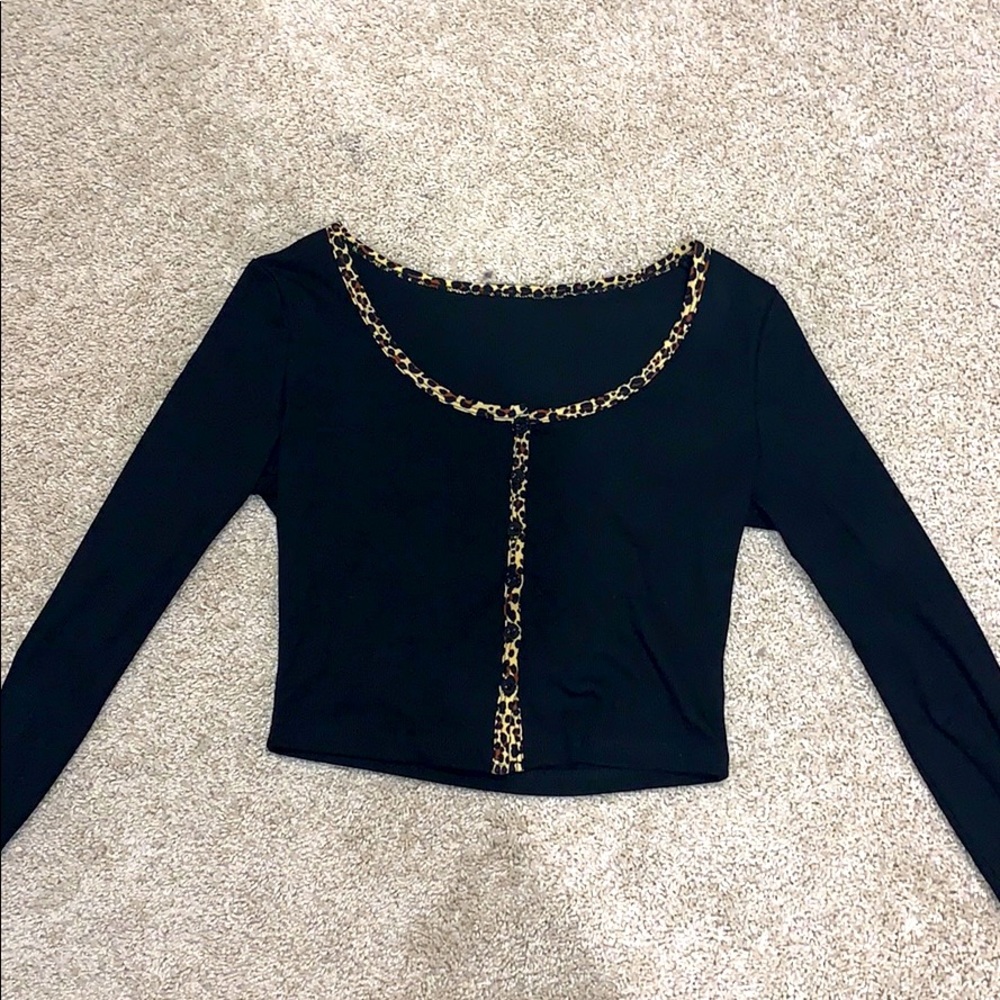 black & cheetah print long sleeve crop top!